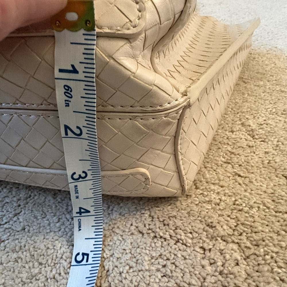 House of Harlow 1960 Beige Woven Tote - Picture 9 of 12